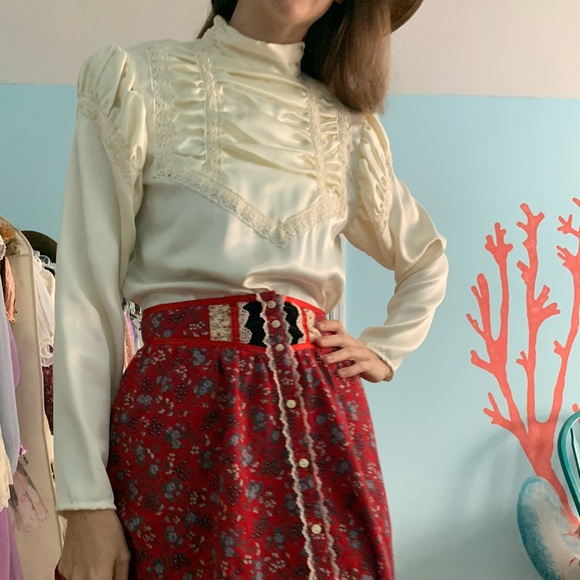 SOLD Jessica’s Gunnies- Gunne Sax Satin Blouse - Picture 7 of 8